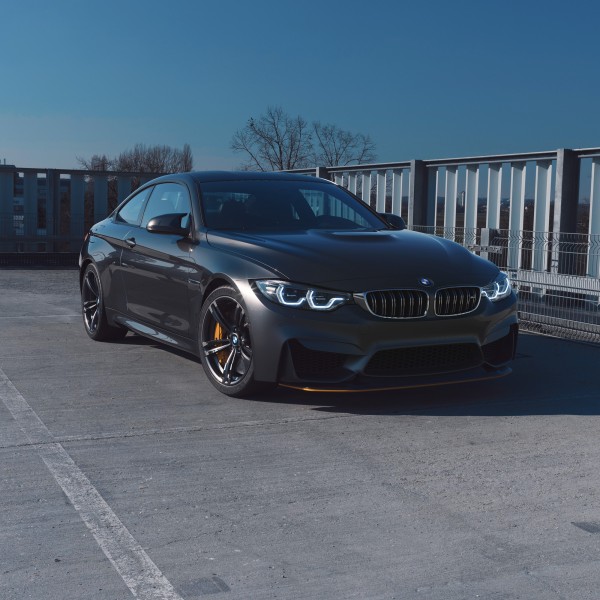 BMW M4 - Parking Lot