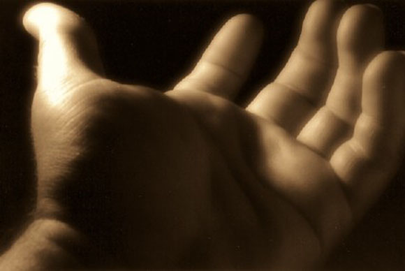 mano-tesa.jpg