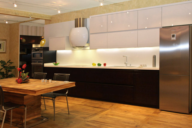 Cucina_moderna_legno_massello_crissy.jpg