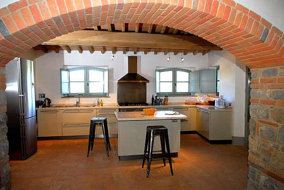 foto-pavimento-cucina-e-arco-con-mattoni-in-cotto.jpg
