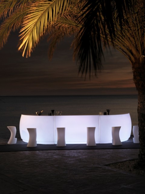 VONDOM_FIESTA (18) ridotta.jpg