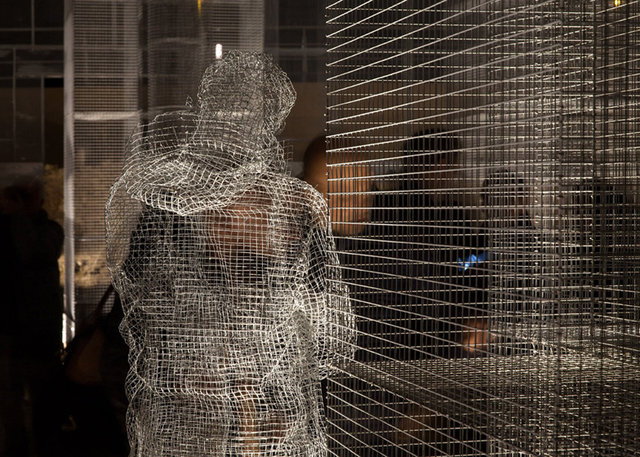 wire-installation-edoardo-tresoldi-metal-church_dezeen_1568_14.jpg