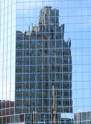 536017-vecchio-edificio-specchi-in-aumento-20031.jpg