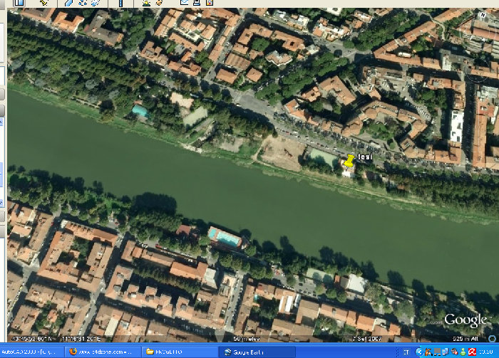 dall'alto... siamo a firenze!! ovviamente il fiume è l'arno